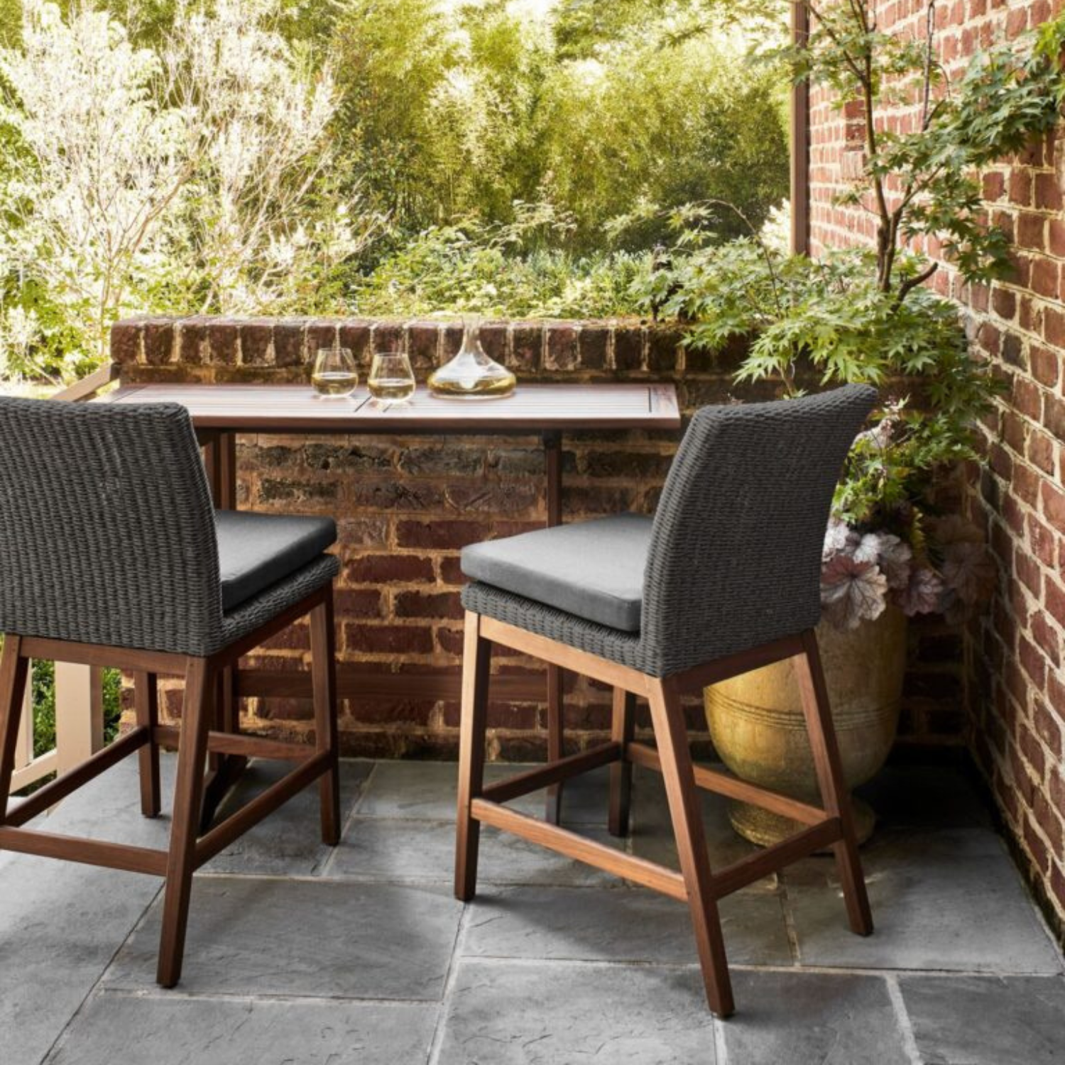 wicker outdoor patio bar